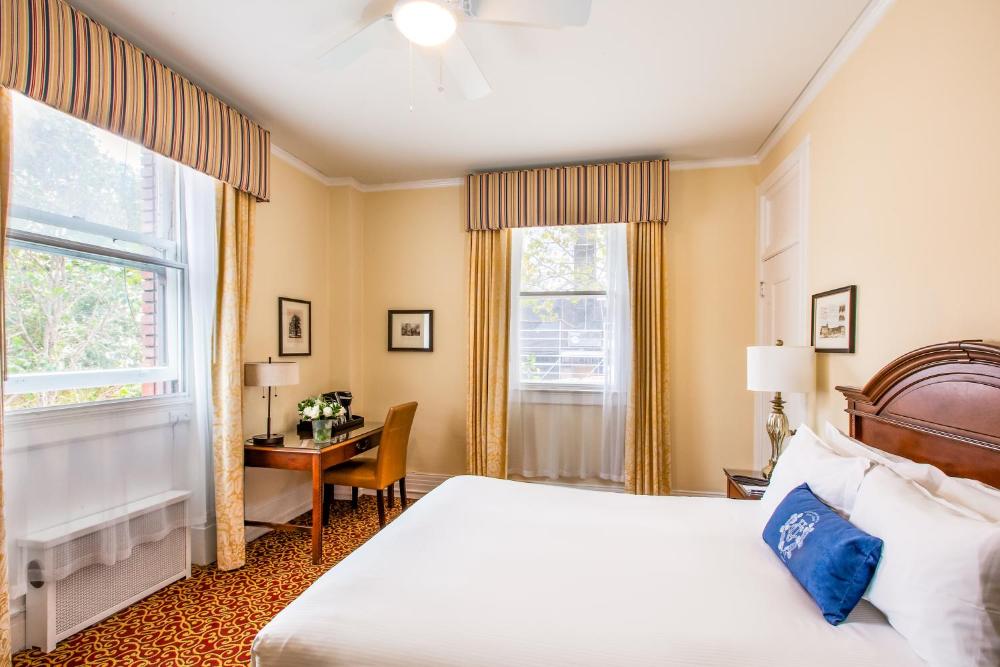 Queen Suite interior